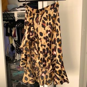 High- low leopard skirt